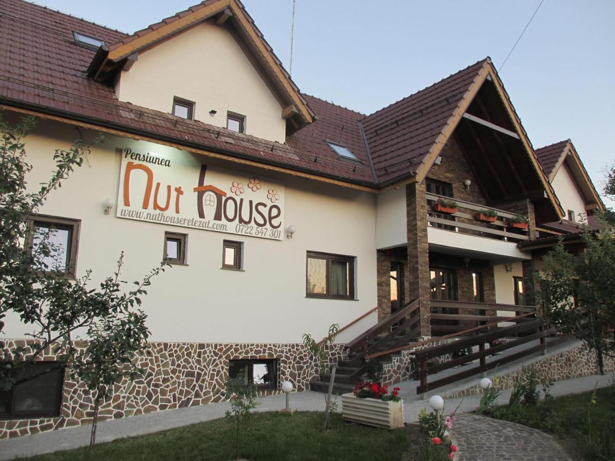 Hotel Nut House Retezat Nucsoara  Esterno foto